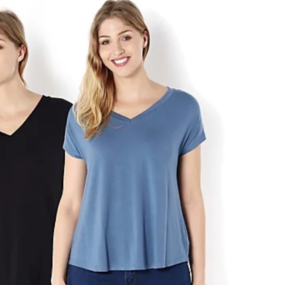 ✨Halston V-Neck Knit Extended Shoulder Top